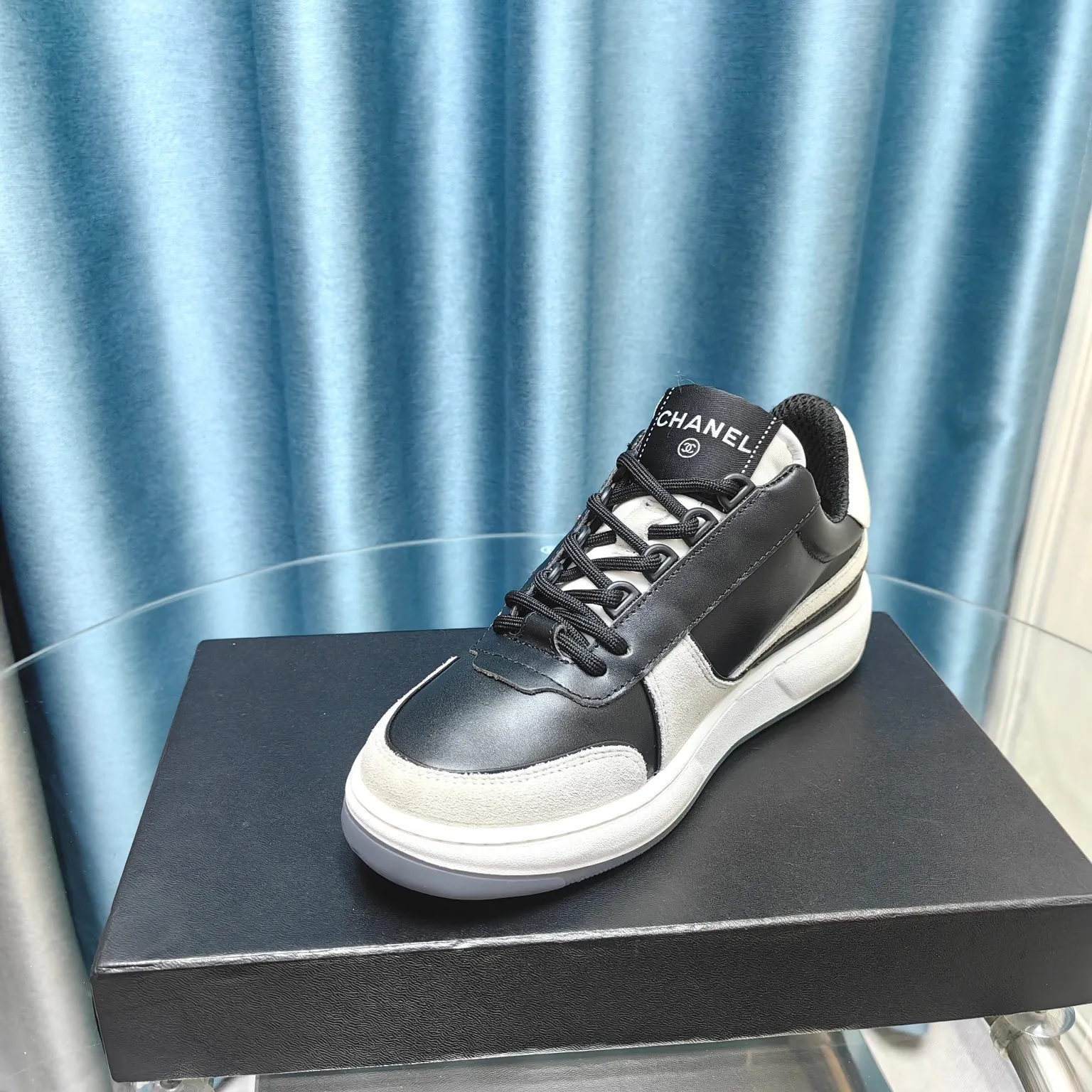 👟👟Ex-factory price 540👟👟 Men's size +10 Chanel Chanel - 2023 counter top casual sports shoes This classic design; the upper is electro-embroidered with a variety of techniques; the outsole is fashionable and sporty; it is unusual to incorporate a variety of color matching elements... The diversified mix and match is very beautiful and versatile, casual, fashionable, sports and outdoor can be taken into account. The counter boutique package is full set for women 35-40 and men 39-45 (Customized size 44.45)